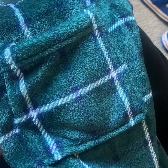 Tommy Hilfiger boys plush robe - Picture 4 of 5